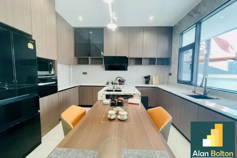 Casa de 6 dormitorios en Pattaya, Tailandia № 211463 - foto 9