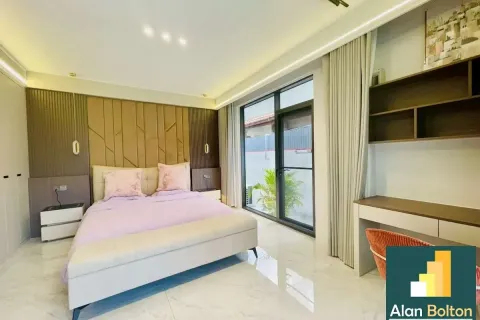 Casa de 6 dormitorios en Pattaya, Tailandia № 211463 - foto 11