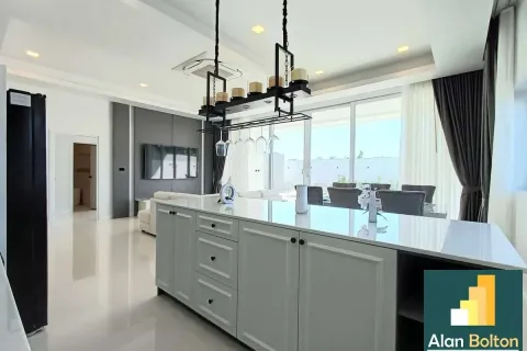 Casa de 3 dormitorios en Pattaya, Tailandia № 211466 - foto 3