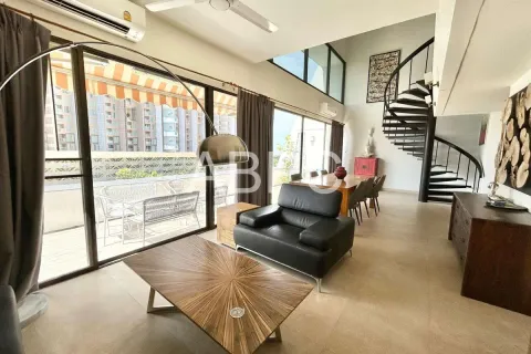 Condo on Jomtien Beach, Pattaya, Thailand, 3 bedrooms  № 211464