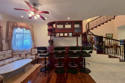 Maison à Chon Buri, Thaïlande 5 chambres № 146480 - photo 10