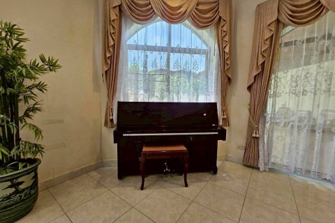 Maison à Chon Buri, Thaïlande 5 chambres № 146480 - photo 16