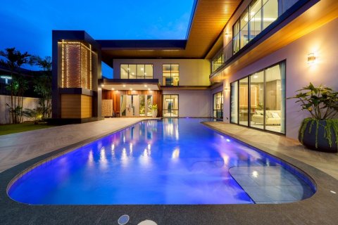 Дом в Паттайе, Таиланд с 7 спальнями  № 146476 - фото 1