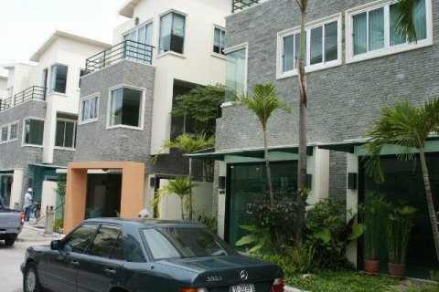 Townhouse in Phuket, Thailand 3 bedrooms № 148543 - photo 1