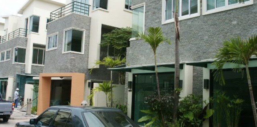 Townhouse in Phuket, Thailand 3 bedrooms № 148543