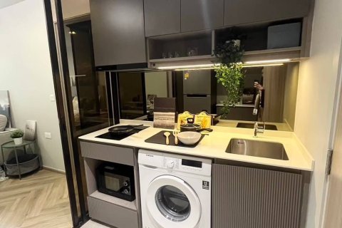 Studio dans le Condo à Watthana, Bangkok, Thaïlande  № 161801 - photo 4