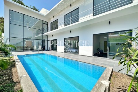 House in Pattaya, Thailand 6 bedrooms № 198462