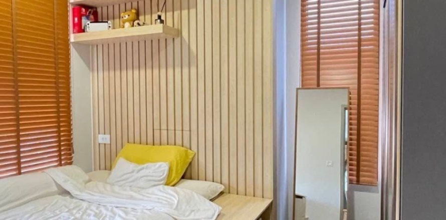 Studio dans le Condo à Huai Khwang, Bangkok, Thaïlande  № 171006