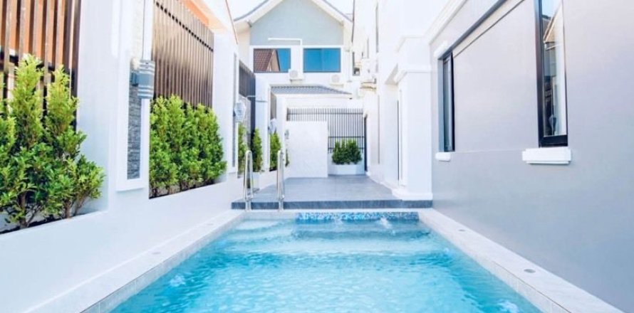 House in Pattaya, Thailand 4 bedrooms № 162091