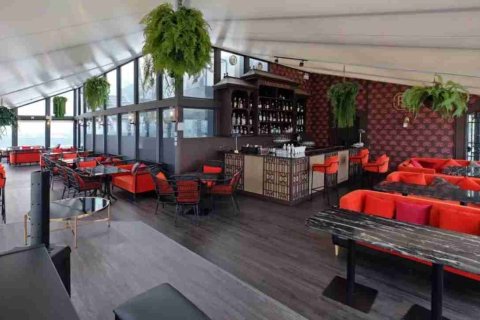 Condo in Bangkok, Thailand, 3 bedrooms № 183954 - photo 11