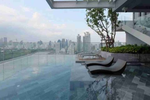 Condo in Bangkok, Thailand, 3 bedrooms № 183954 - photo 2