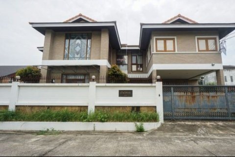 House in Bangkok, Thailand 4 bedrooms № 153516 - photo 1