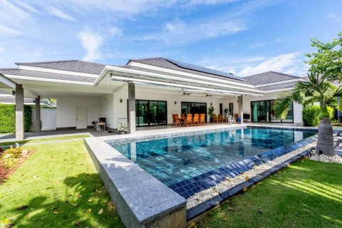 Villa in Hua Hin, Thailand 3 bedrooms № 175600 - photo 1