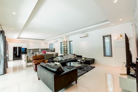 Villa in Hua Hin, Thailand 3 bedrooms № 175600 - photo 6