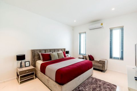 Villa in Hua Hin, Thailand 3 bedrooms № 175600 - photo 18
