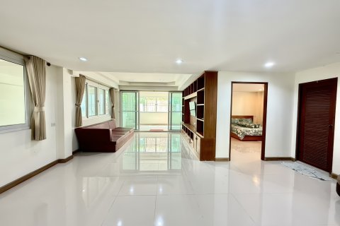 Дом в Паттайе, Таиланд с 7 комнатами  № 172608 - фото 15