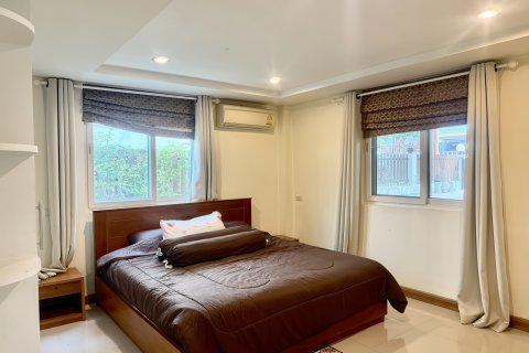 Дом в Паттайе, Таиланд с 7 комнатами  № 172608 - фото 25