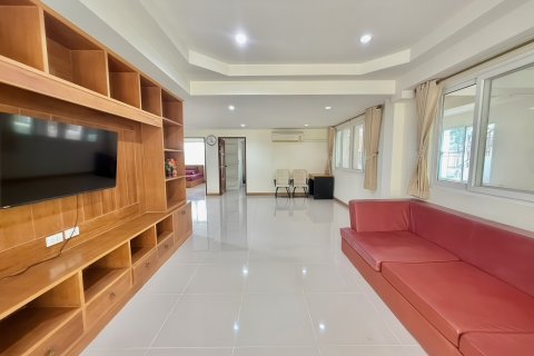 Дом в Паттайе, Таиланд с 7 комнатами  № 172608 - фото 11