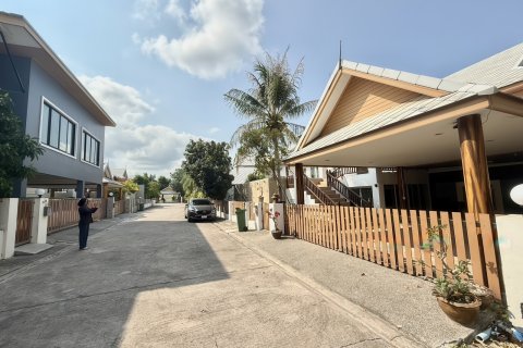 Дом в Паттайе, Таиланд с 7 комнатами  № 172608 - фото 2