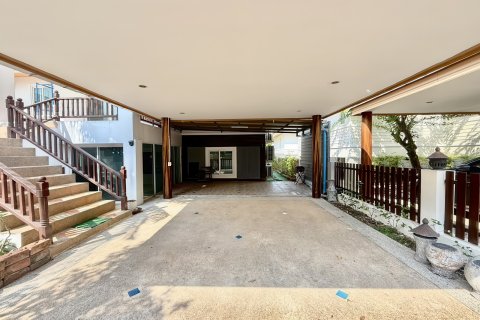 Дом в Паттайе, Таиланд с 7 комнатами  № 172608 - фото 4