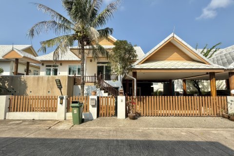 Дом в Паттайе, Таиланд с 7 комнатами  № 172608