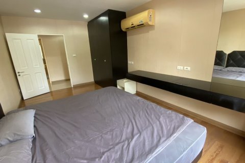 Condo à Watthana, Bangkok, Thaïlande, 2 chambres № 200830 - photo 25