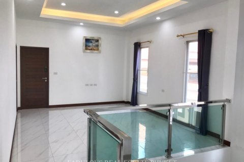 Villa in Chalong, Thailand 4 bedrooms № 179833 - photo 17