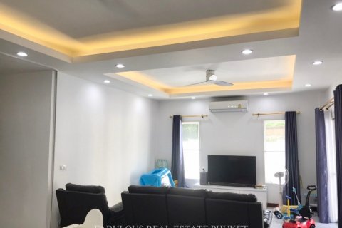 Villa in Chalong, Thailand 4 bedrooms № 179833 - photo 20