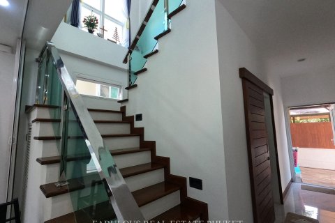 Villa in Chalong, Thailand 4 bedrooms № 179833 - photo 4