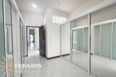 Villa in Chalong, Thailand 4 bedrooms № 179833 - photo 21