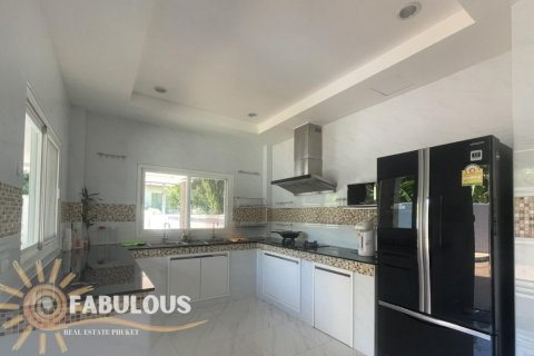 Villa in Chalong, Thailand 4 bedrooms № 179833 - photo 3