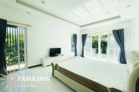 Villa in Chalong, Thailand 4 bedrooms № 179833 - photo 26