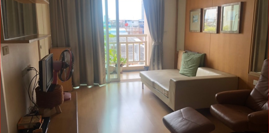 Studio in the Condo in Sathon, Bangkok, Thailand  № 156425