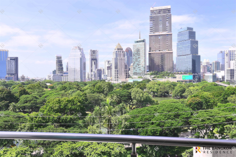 Apartment in Bangkok, Thailand 3 bedrooms № 209293