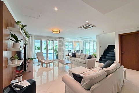House in Pattaya, Thailand 4 bedrooms № 209903 - photo 4