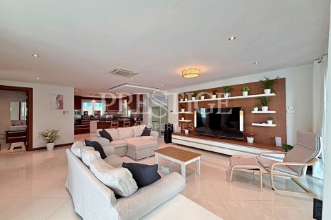 House in Pattaya, Thailand 4 bedrooms № 209903 - photo 5