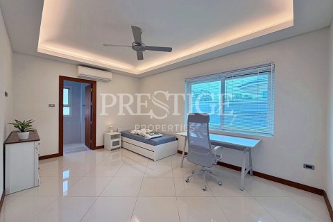House in Pattaya, Thailand 4 bedrooms № 209903 - photo 22
