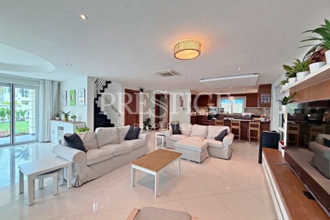 House in Pattaya, Thailand 4 bedrooms № 209903 - photo 3