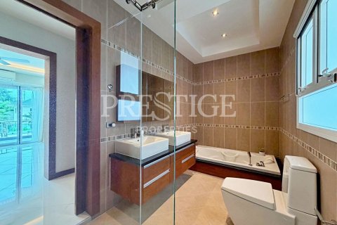 House in Pattaya, Thailand 4 bedrooms № 209903 - photo 19