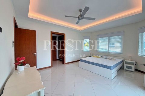 House in Pattaya, Thailand 4 bedrooms № 209903 - photo 16