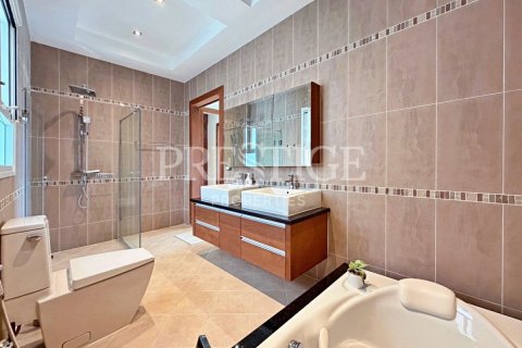 House in Pattaya, Thailand 4 bedrooms № 209903 - photo 21