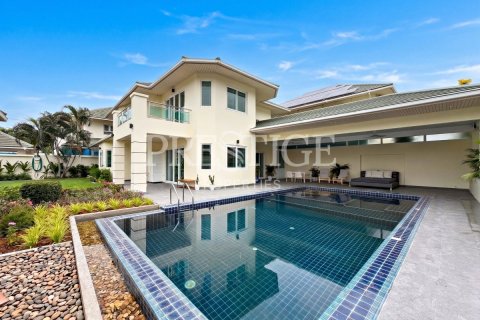 House in Pattaya, Thailand 4 bedrooms № 209903