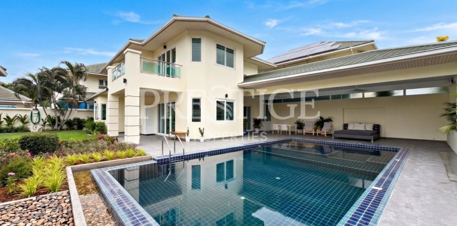 House in Pattaya, Thailand 4 bedrooms № 209903