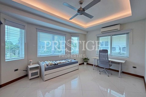 House in Pattaya, Thailand 4 bedrooms № 209903 - photo 25