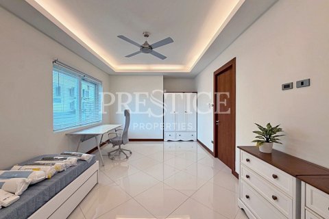 House in Pattaya, Thailand 4 bedrooms № 209903 - photo 23