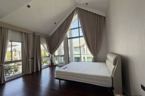 House in Bangkok, Thailand 4 bedrooms № 209900 - photo 4