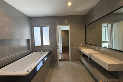 House in Bangkok, Thailand 4 bedrooms № 209900 - photo 9