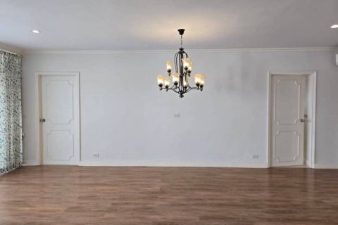 Кондоминиум с 3 спальнями в Суан Луанге, Бангкок, Таиланд № 151017 - фото 2