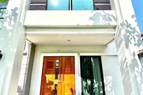Haus in Nonthaburi, Thailand 4 Schlafzimmer № 219719 - Foto 2