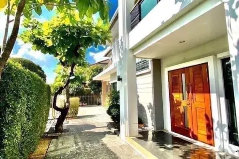 Haus in Nonthaburi, Thailand 4 Schlafzimmer № 219719 - Foto 3